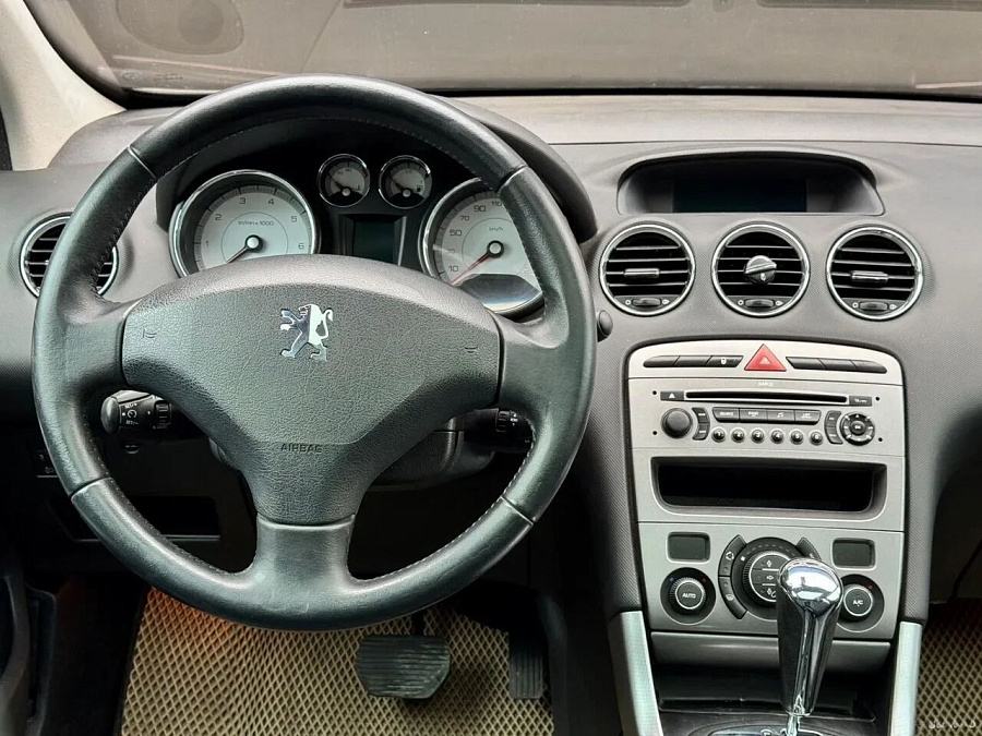 Peugeot 308, 2009г., передний привод, автомат
