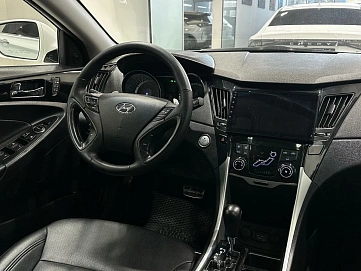 Hyundai Sonata, 2012г, передний привод, автомат