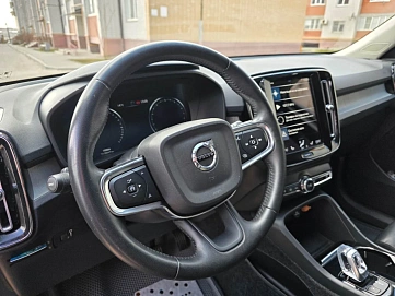 Volvo XC40, 2021г, полный привод, автомат