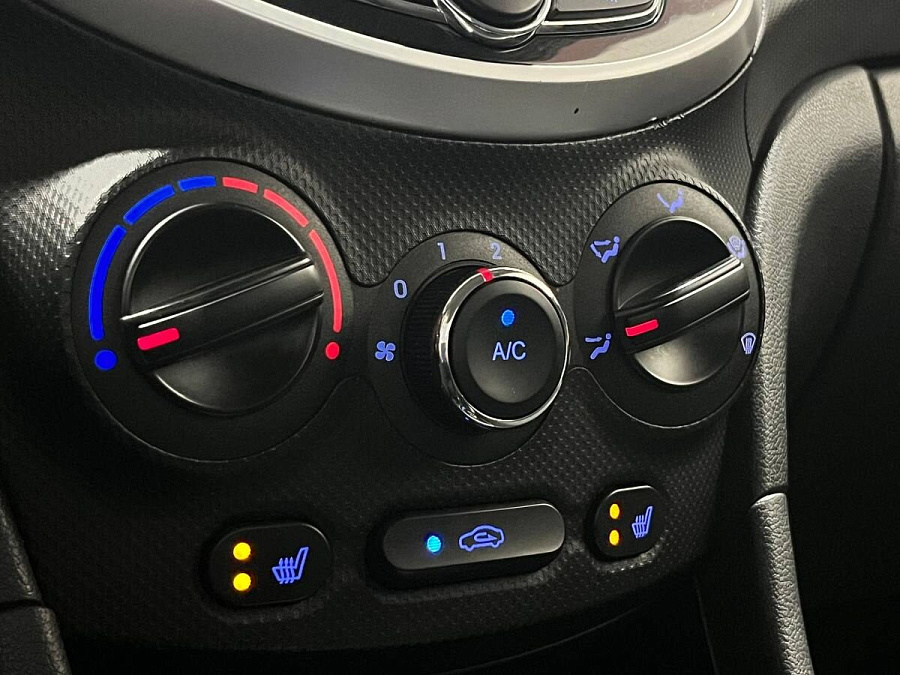 Hyundai Solaris, 2011г., передний привод, автомат