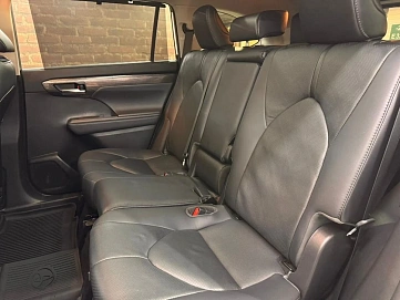 Toyota Highlander, 2021г, полный привод, автомат