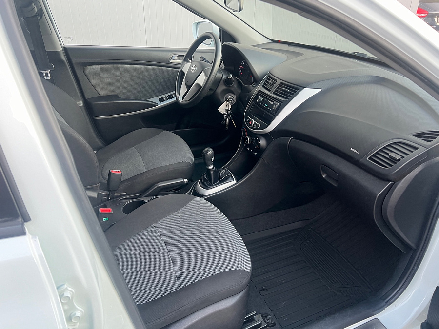 Hyundai Solaris, 2011г., передний привод, механика