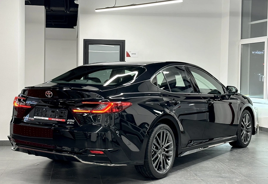 Toyota Camry, 2025г., передний привод, вариатор