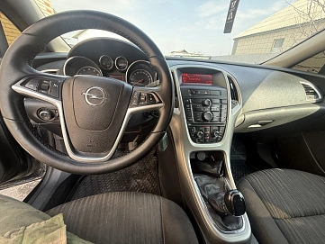 Opel Astra, 2011г, передний привод, механика