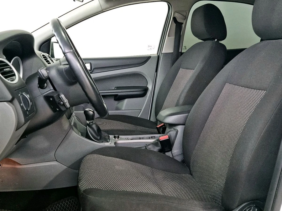Ford Focus, 2010г., передний привод, механика