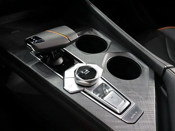 Changan UNI-V, 2023г, передний привод, робот