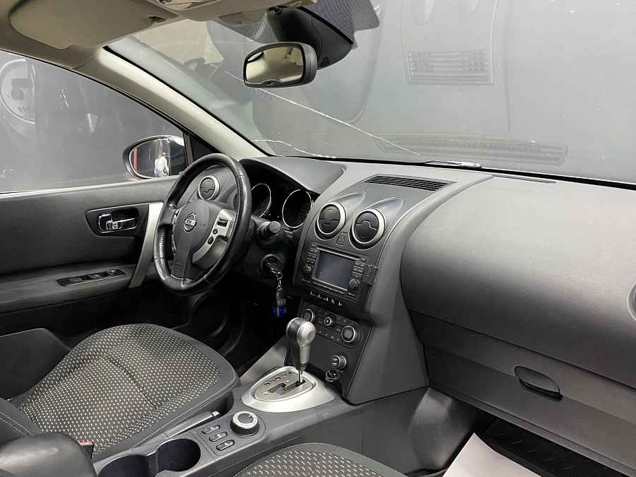 Nissan Qashqai, 2009г., передний привод, вариатор