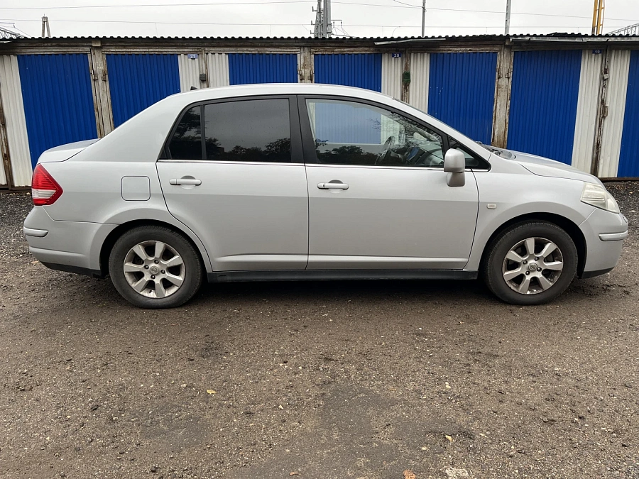 Nissan Tiida, 2008г., передний привод, автомат