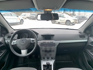 Opel Astra, 2011г, передний привод, механика