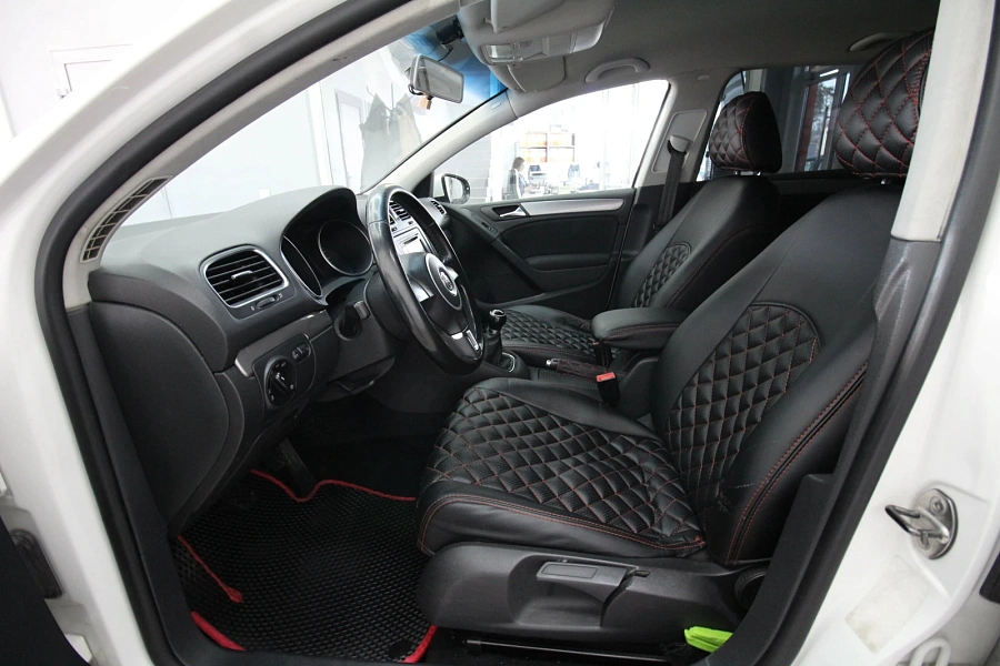 Volkswagen Golf, 2010г., передний привод, механика