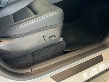Tesla Model Y, 2021г, полный привод, автомат
