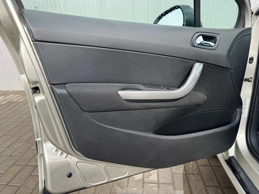 Peugeot 308, 2008г., передний привод, механика