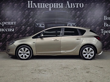 Opel Astra, 2011г, передний привод, автомат