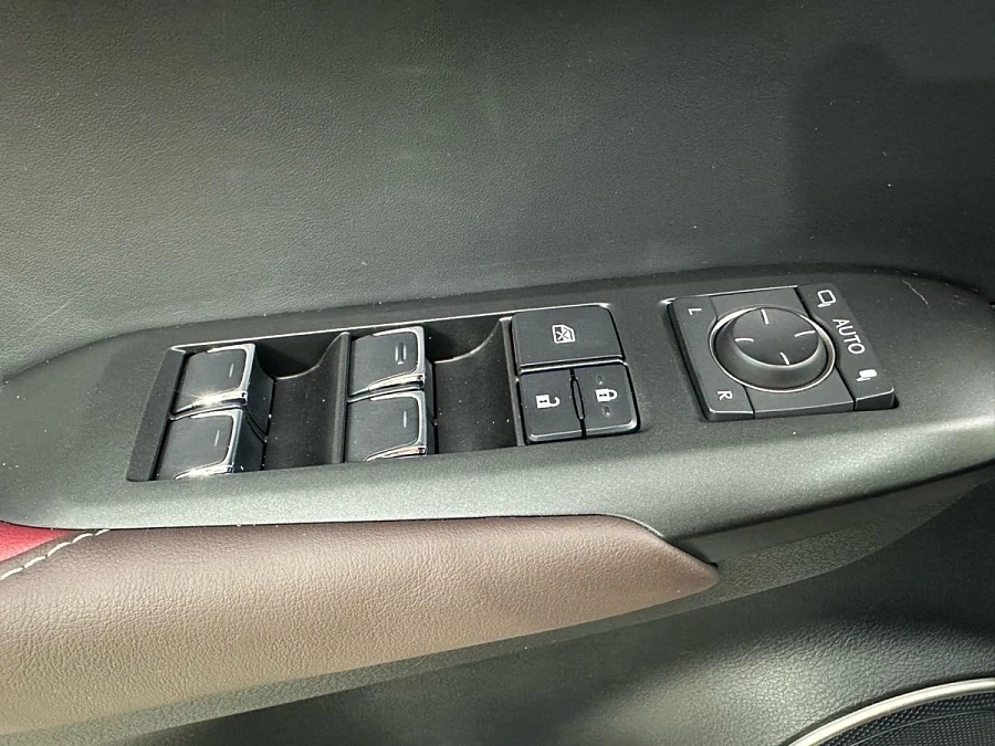 Lexus NX, 2018г., полный привод, вариатор