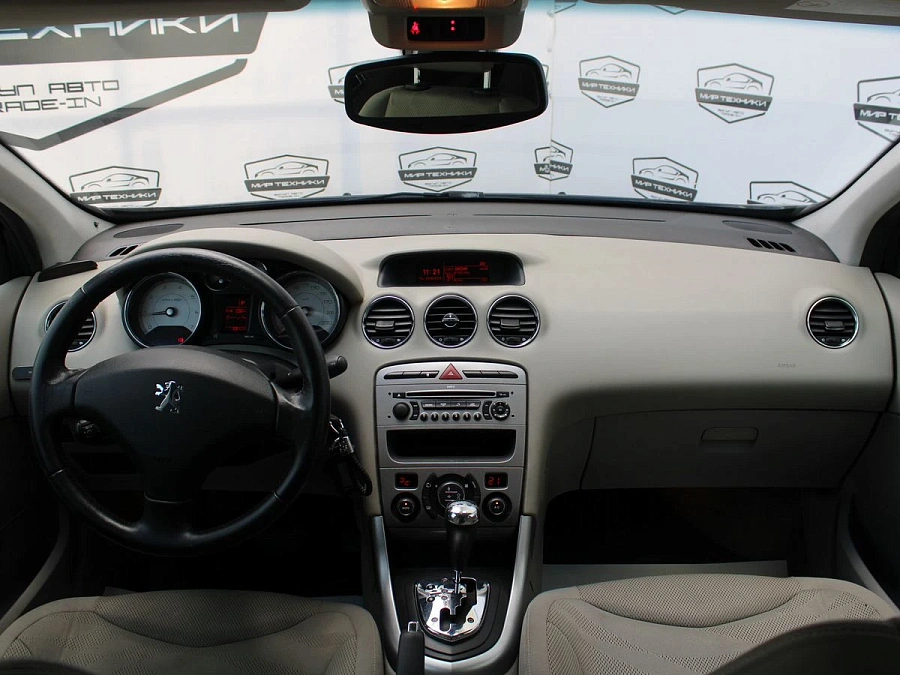 Peugeot 308, 2009г., передний привод, автомат