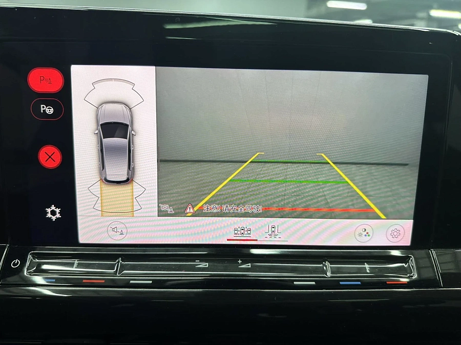 Volkswagen Golf, 2022г., передний привод, робот