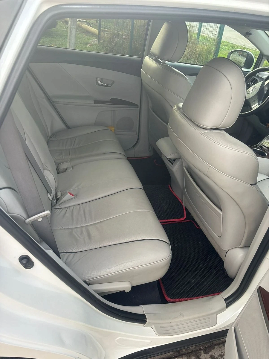 Toyota Venza, 2009г., передний привод, автомат