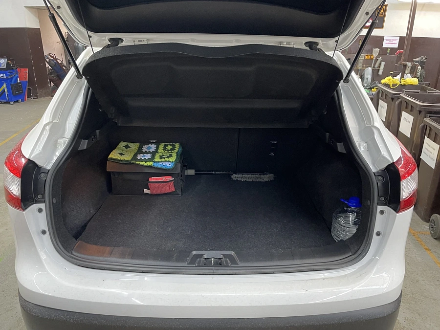 Nissan Qashqai, 2016г., полный привод, вариатор