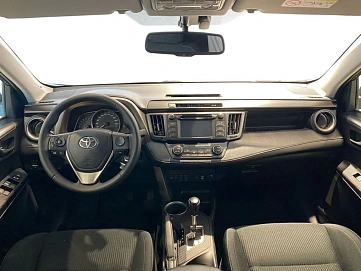 Toyota RAV4, 2015г, передний привод, автомат