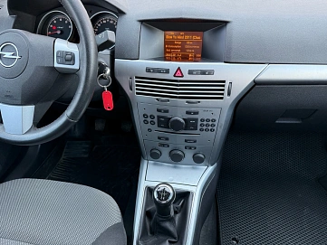 Opel Astra, 2012г, передний привод, механика