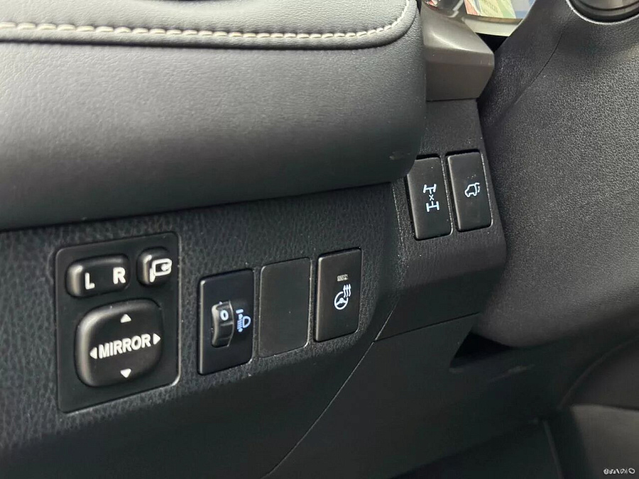 Toyota RAV4, 2016г., полный привод, вариатор