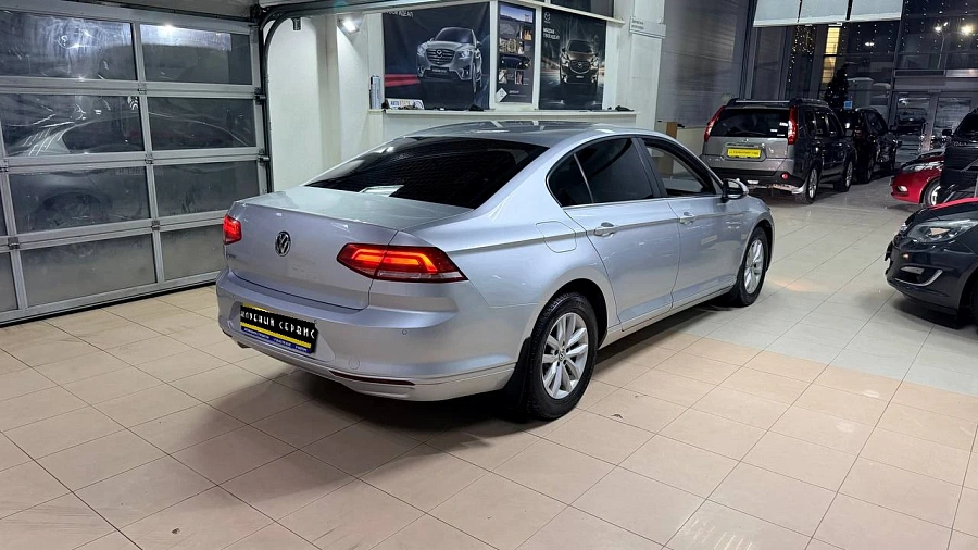 Volkswagen Passat, 2015г., передний привод, робот