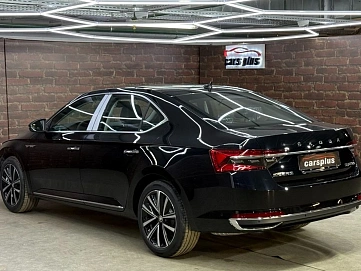 Skoda Superb, 2025г, передний привод, робот