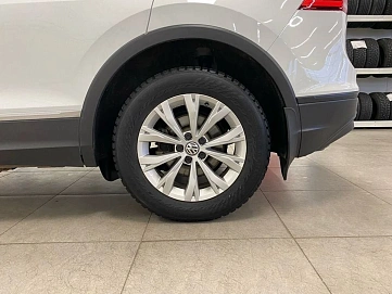 Volkswagen Tiguan, 2018г, передний привод, автомат