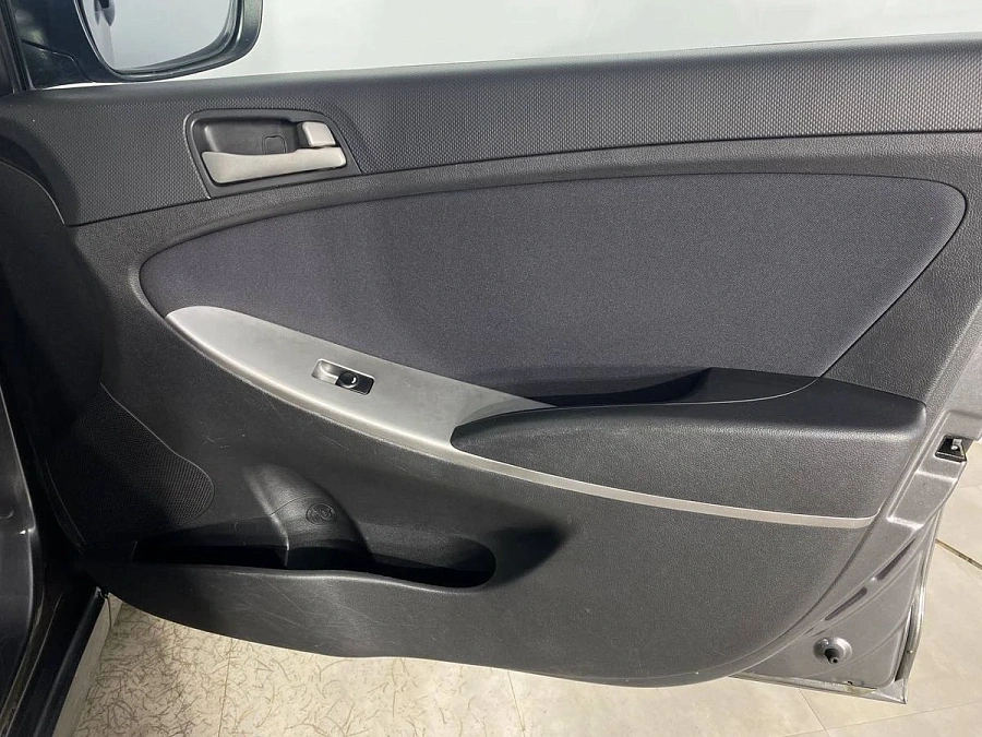 Hyundai Solaris, 2015г., передний привод, автомат