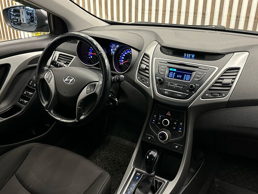 Hyundai Elantra, 2015г., передний привод, автомат