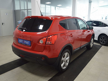 Nissan Qashqai, 2008г, передний привод, механика