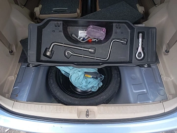 Toyota Sienta, 2013г, передний привод, вариатор