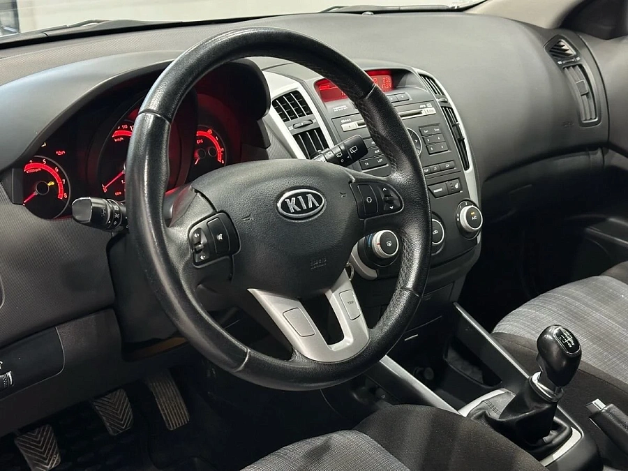 Kia Ceed, 2010г., передний привод, механика