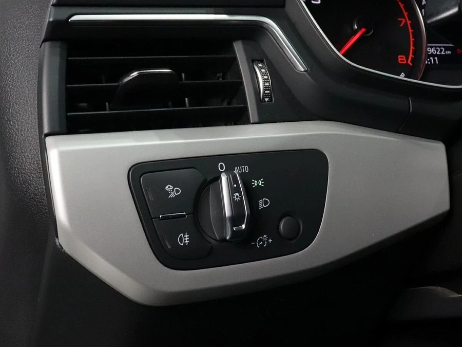 Audi A4, 2021г., передний привод, робот