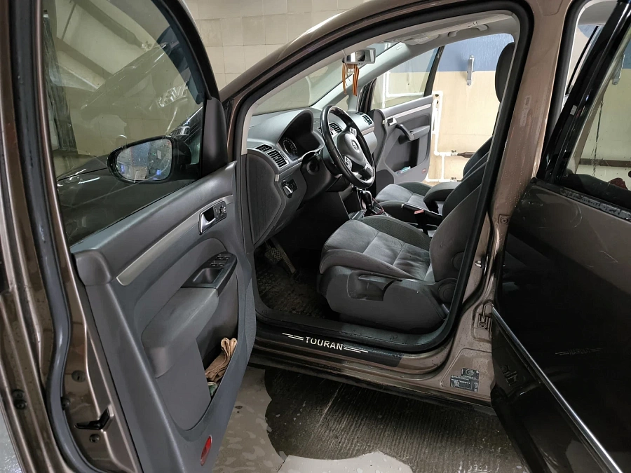 Volkswagen Touran, 2012г., передний привод, робот