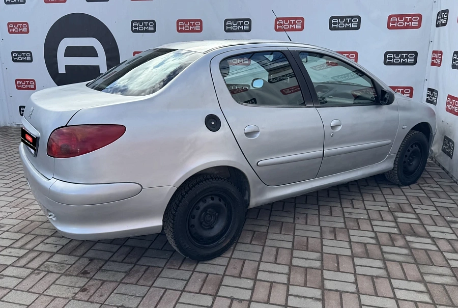 Peugeot 206, 2009г., передний привод, механика