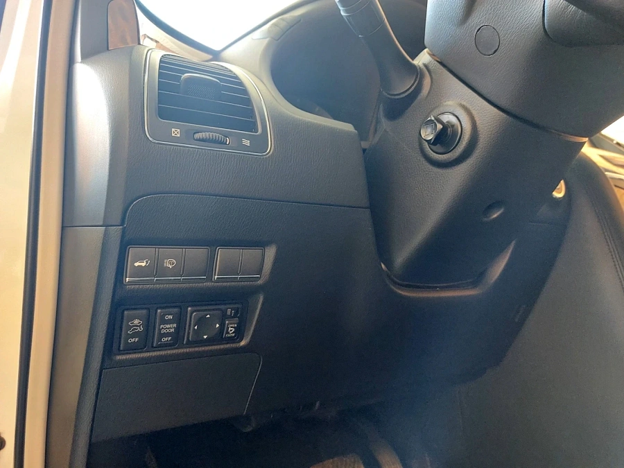 Nissan Patrol, 2011г., полный привод, автомат
