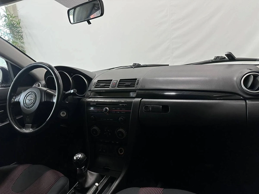 Mazda 3, 2006г., передний привод, механика