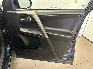 Toyota RAV4, 2018г, передний привод, автомат