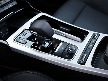 Kia Stinger, 2023г, полный привод, автомат