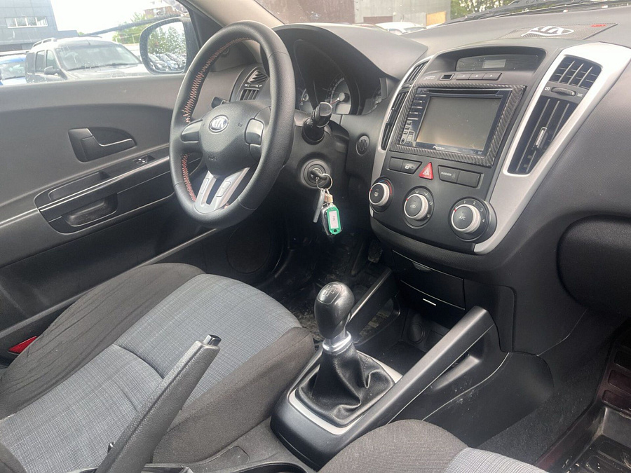 Kia Ceed, 2010г., передний привод, механика