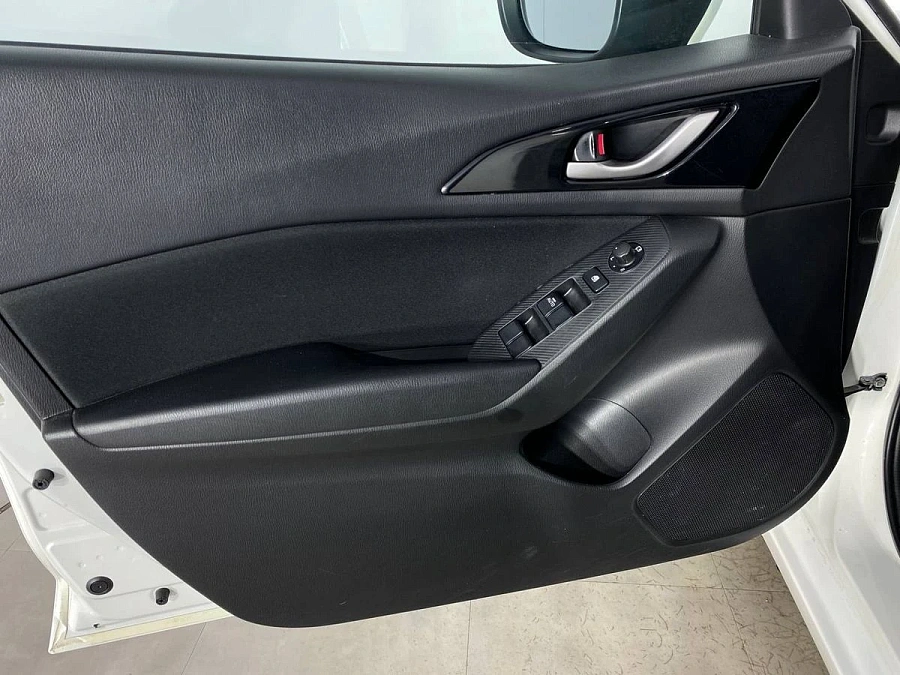 Mazda 3, 2016г., передний привод, автомат