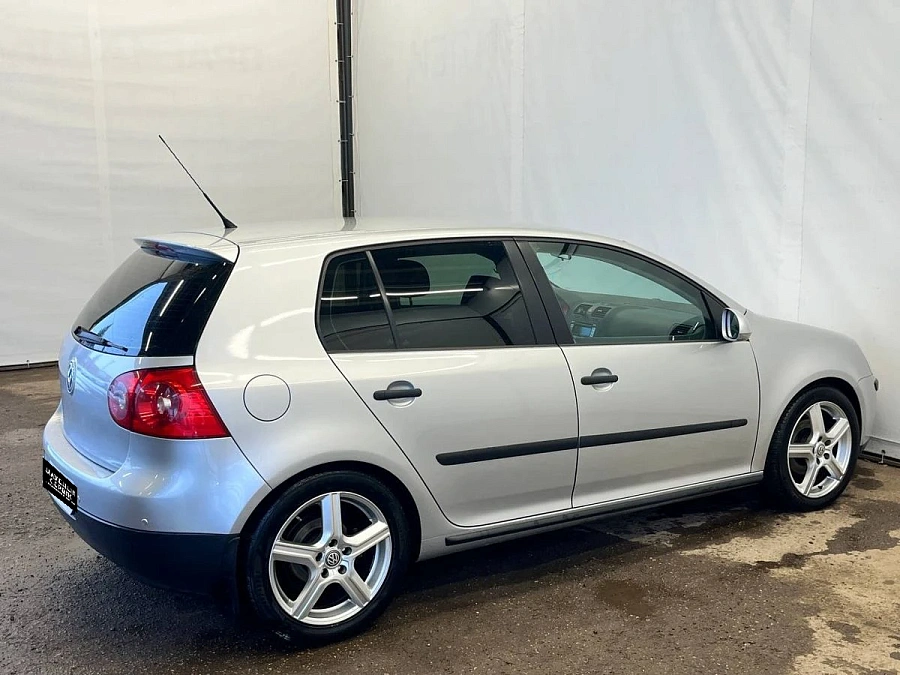 Volkswagen Golf, 2008г., передний привод, автомат