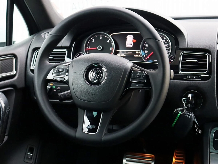 Volkswagen Touareg, 2015г., полный привод, автомат