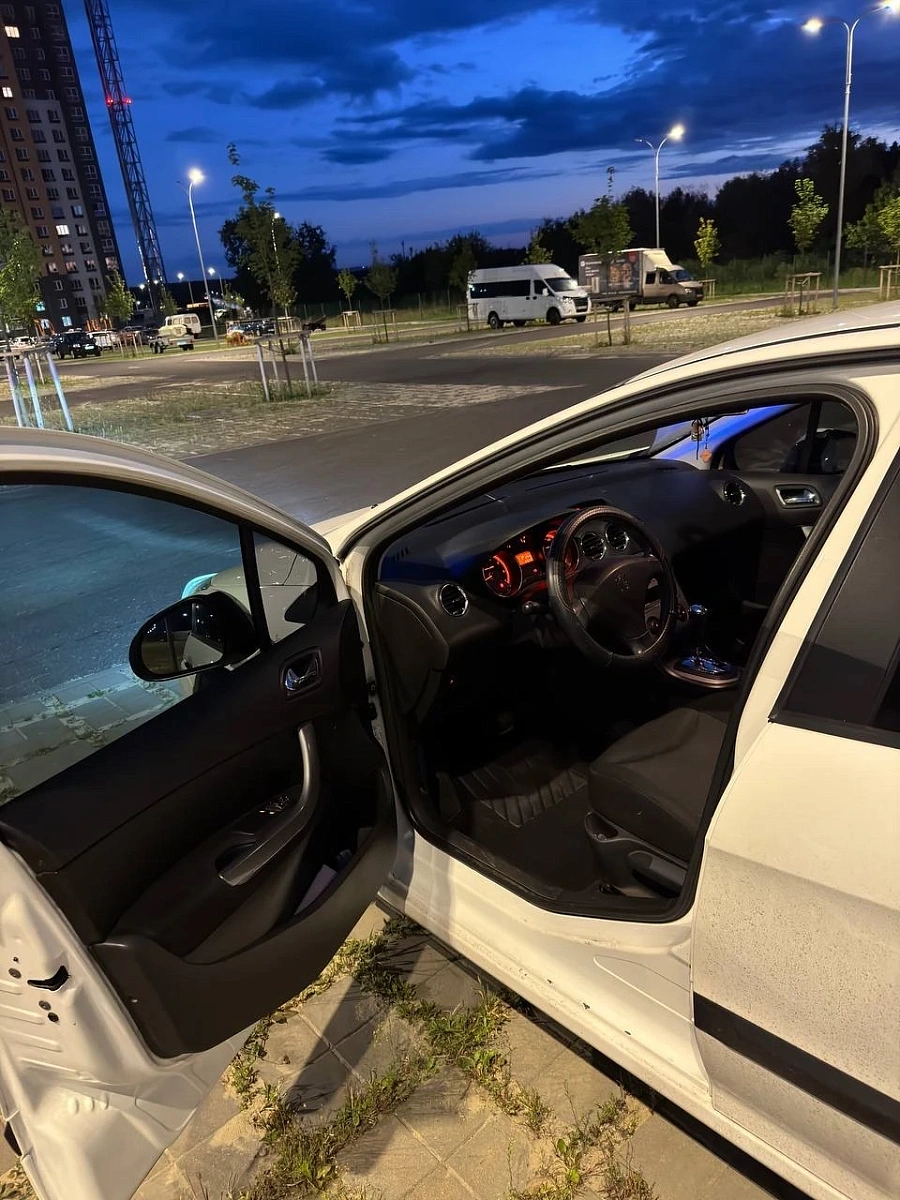 Peugeot 308, 2009г., передний привод, автомат