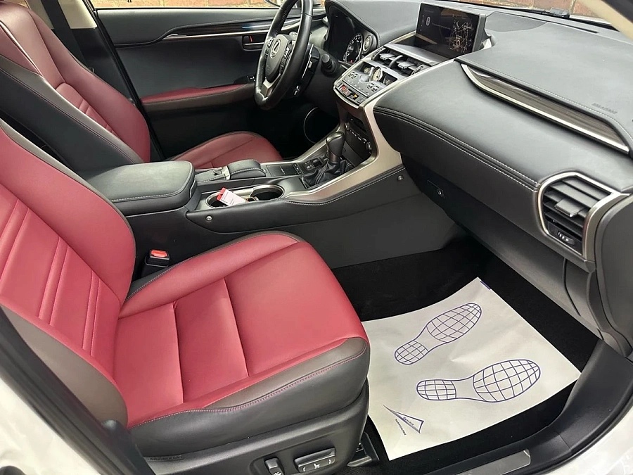 Lexus NX, 2018г., полный привод, вариатор