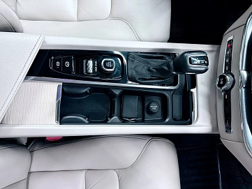 Volvo XC60, 2018г, полный привод, автомат