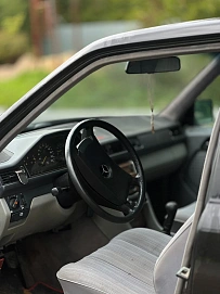 Mercedes-Benz E-Класс, 1992г, задний привод, механика
