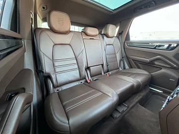 Porsche Cayenne, 2018г, передний привод, автомат