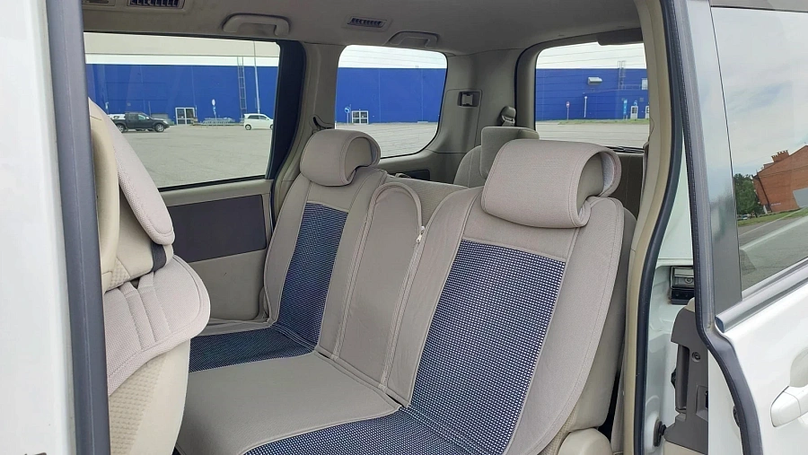 Toyota Noah, 2009г., передний привод, вариатор